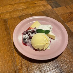 京都駅近くにある肉カフェ「NICK STOCK イオンモールKYOTO店」で提供する『ニューヨークチーズケーキ』のイメージ画像