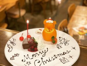 京都駅近くにある肉が旨いカフェ[NICK STOCK イオンモールKYOTO店]にて提供する記念日・誕生日におすすめのアニバーサリープレートのイメージ写真